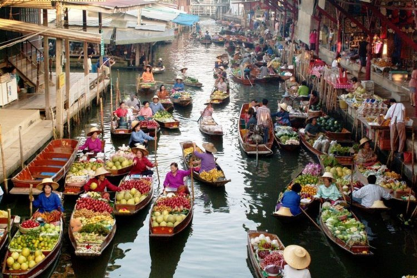 Explore Pattaya Traditional Floating Market