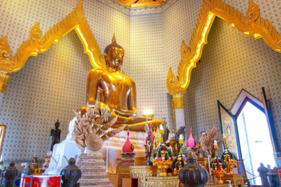 Explore Wat Traimit (Golden Buddha)