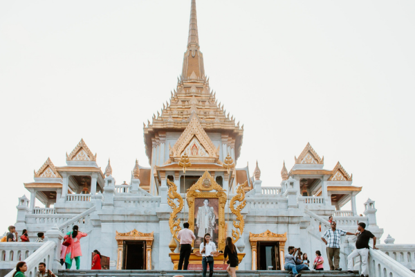 Explore Wat Traimit (Golden Buddha)