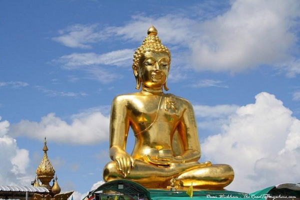 Explore Wat Traimit (Golden Buddha)