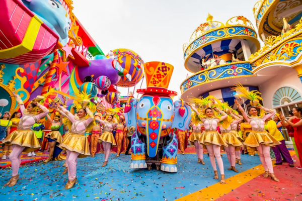 Experience Carnival Magic Show with Dinner (Royal Seat)