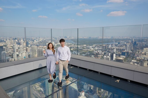 Experience Mahanakhon SkyWalk – Evening Visit