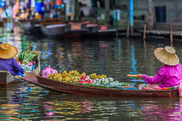 Damnoen Saduak Floating Market