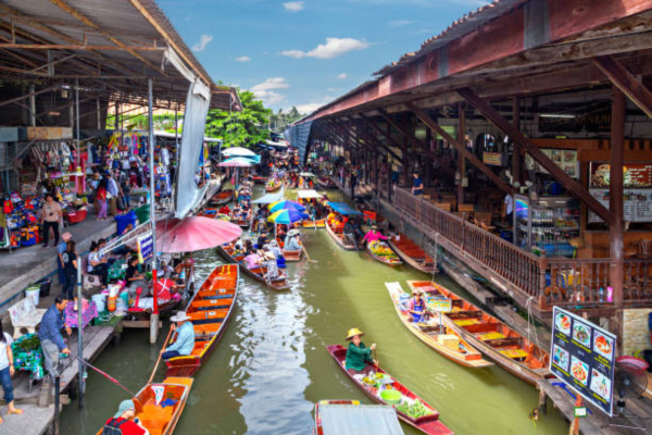 Damnoen Saduak Floating Market